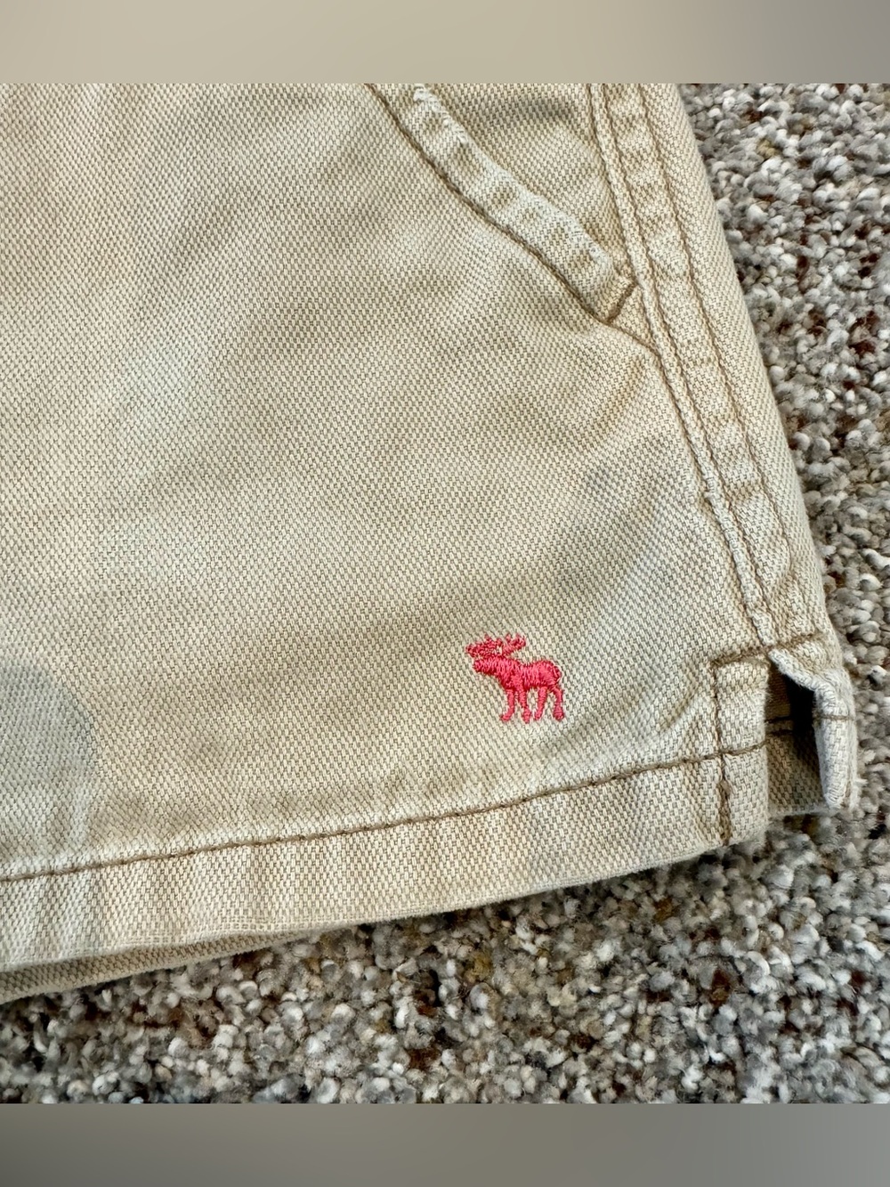 Y2K Abercrombie & Fitch Tan Cotton Low-Rise Women's Shorts with Pink Logo - Picture 3 of 3